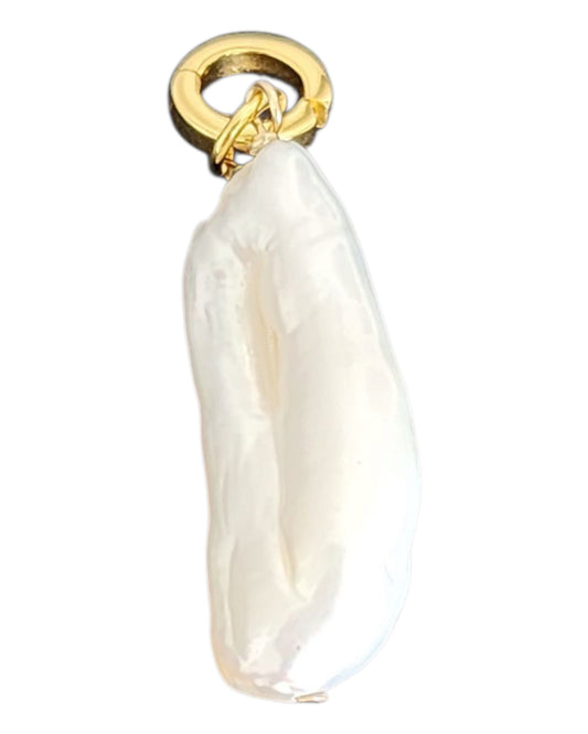 BAROQUE PEARL CHARM